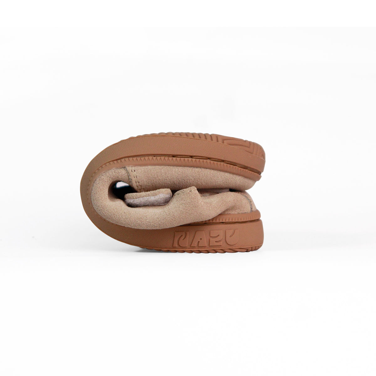 Mary Jane barefoot Aure doblada, muestra su suela flexible